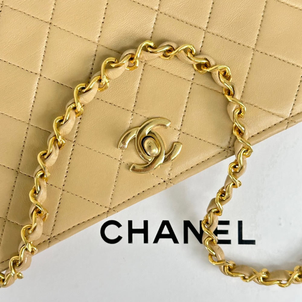 Vintage CHANEL Beige Matrasse Flap Gold Chain Bag